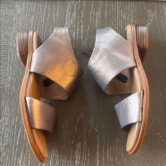 Sofft Gray Pewter Leather Women's Sandals Open Toe Zip Closure Comfy Shoes 7.5 - Picture 4 of 12